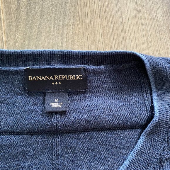 Banana Republic Navy Thin-Knit V-Neck Sweater - Picture 2 of 10